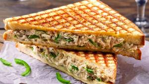 Veg Grilled Sandwich [2 Slices, Serves 1]