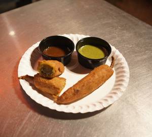 Falahaari Mirchi Bada (1 Pc)