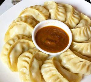 Chicken Steamed Momos (6 Pieces)