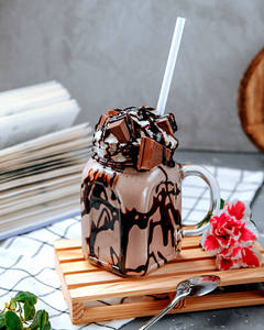 KITKAT SHAKE