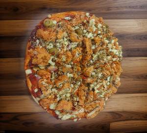 Loaded chicken olive pizza