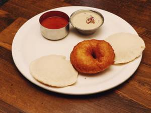 Idli + vada [2 pieces]