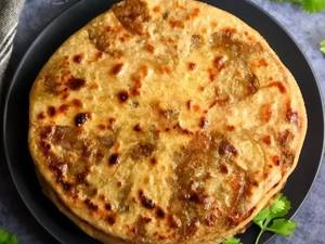 Aloo Paratha With Raita & Pickle