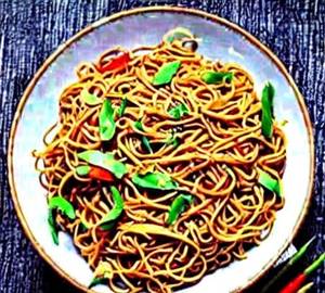 Paneer chilli garlic noodles