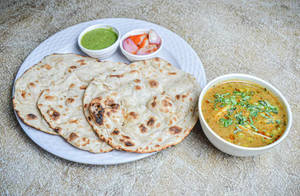 Aloo Mattar + 4 Roti + Salad                               