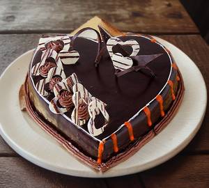 Chocolate Heart Shape Cake 500 Gram
