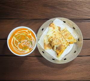 A butter chicken with naan