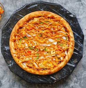 Achari Paneer Cheesy Pizza