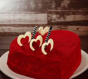 Red velvet fruit cake