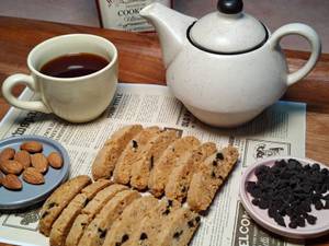 Almond chocochip biscotti
