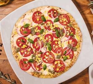 Cheese corn and tomato pizza