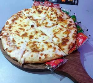 Cheese corn pizza