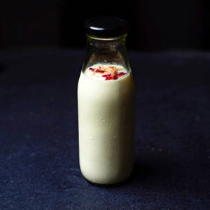 Gulab Lassi (300 ml)