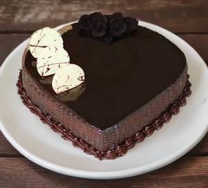 Heart shape chocolate cake 500 gram