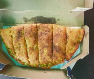 Stuffed Chicken Tikka Garlic Bread With Cheesy Dip