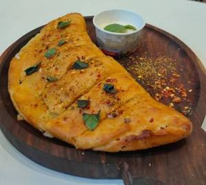 Stuffed Garlic Bread With Cheese Dip