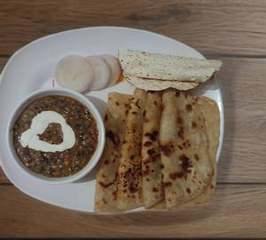 Dal makhani comboDal makhani+4 Butter Roti+Salad+Papad.