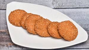 Til Mathri (350 Gms)