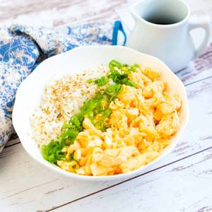 Egg rice bowl