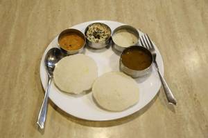 Idli [6 Pieces] With Chutney
