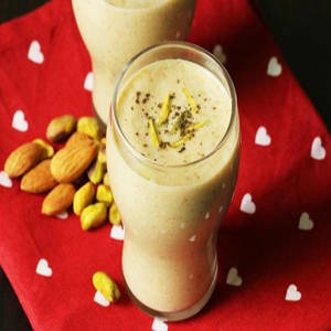 Peanut Butter With Dryfruit Milkshake