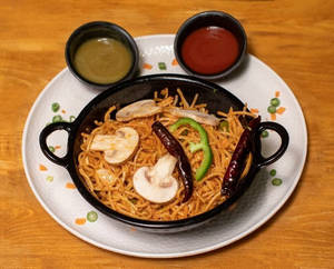 Mushroom Schezwan Noodles
