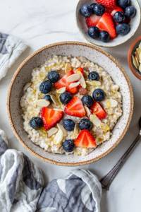 Breakfast oat bowl