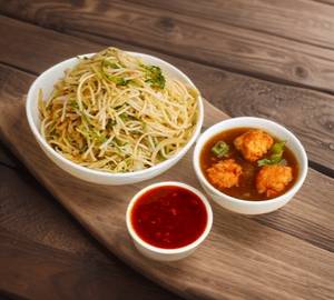 Veg Noodles With Chilli Paneer [Half]