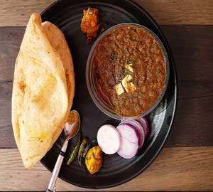 Special Paneer Chole Bhature [2 Pieces]