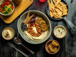 Hummus Falafel Platter