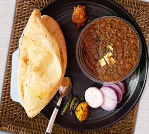 Plain Chole Bhature [2 Pieces]