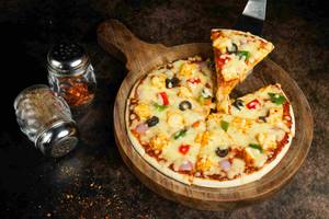 Indo Masala Paneer Pizza