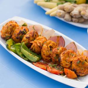 Butter chicken momos