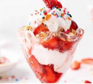 Strawberry sundae