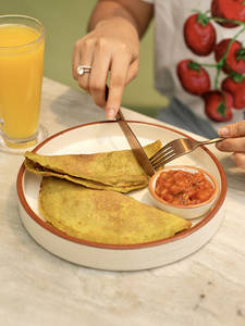 Sprouted Lentil Tomato Chilla