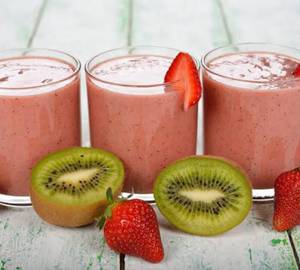 Kiwi + Strawberry Juice ( Vitamin C , E , A ) 