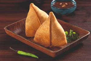Aloo Samosa (2Pcs) (160-220 GM)