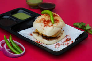 Hatke janjhanit vadapav