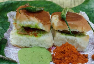 Hatke peri peri vadapav