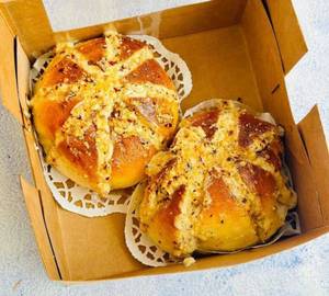 Tandoori cream cheese bun with indian spices