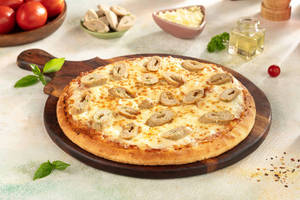 La Chicken Seekh Kebab Pizza