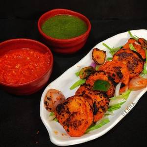 Mix veg tandoori achari momos [8 pieces]