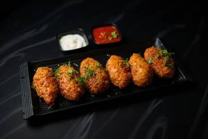Paneer Kurkure Achari Momos (6Pcs)