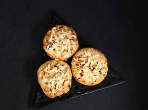 Cheese Chilly Garlic Bread (4 Pc)