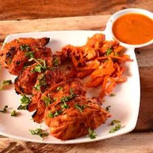 Tandoori paneer tikka achari momos [8 pieces]