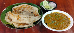 Kerala Parotta With Green Piece Curry And Salad Combo