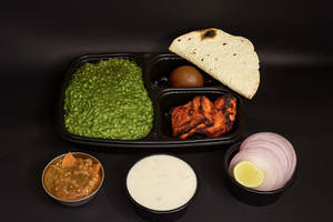 Palak Dal Khichdi + 2 Pcs Paneer Tikka + 1 Gulab Jamun.