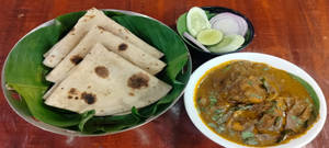 Chapati With Chicken Curry And Salad Combo