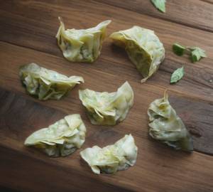 Veg Momos ( 6 Pieces)