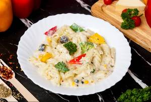 White sauce spaghetti pasta